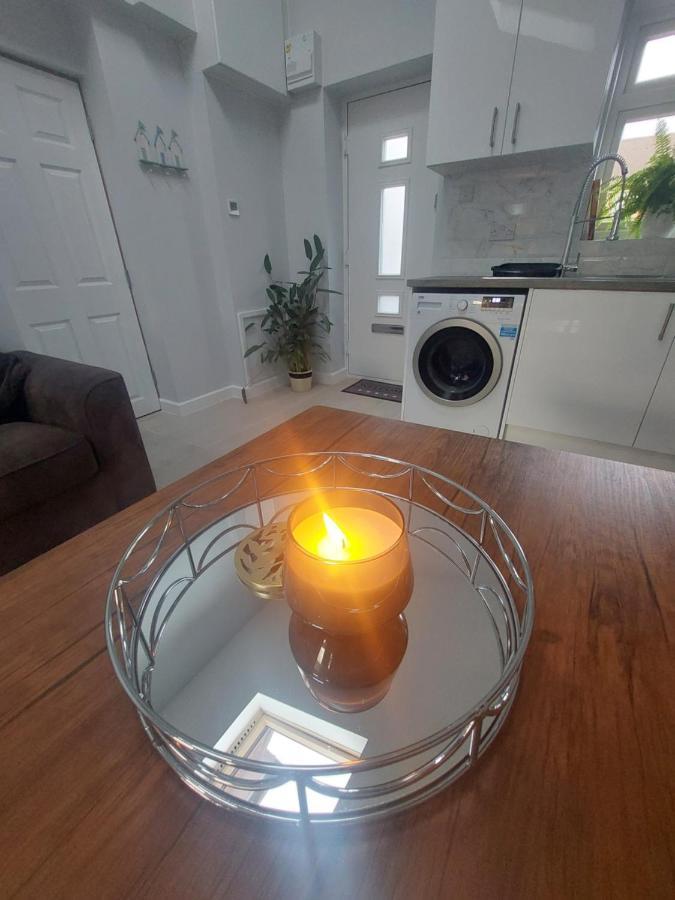 New, Stylish Studio Flat With Private Patio And Free On-Street Parking Check Out At 11Am Bournemouth Exteriér fotografie