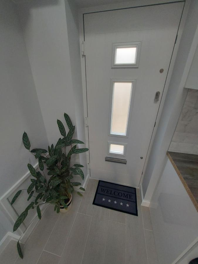 New, Stylish Studio Flat With Private Patio And Free On-Street Parking Check Out At 11Am Bournemouth Exteriér fotografie