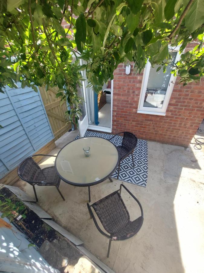 New, Stylish Studio Flat With Private Patio And Free On-Street Parking Check Out At 11Am Bournemouth Exteriér fotografie