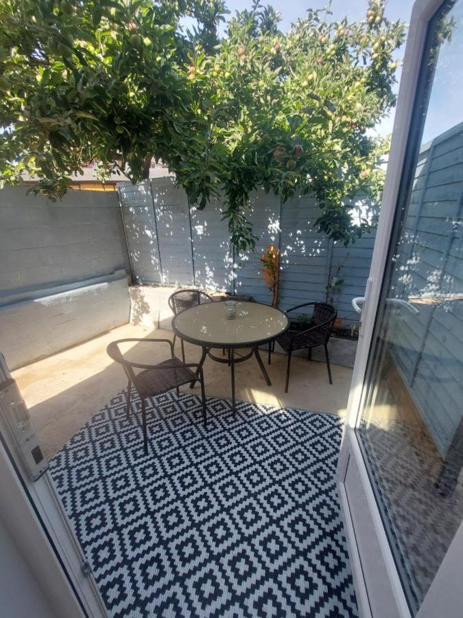 New, Stylish Studio Flat With Private Patio And Free On-Street Parking Check Out At 11Am Bournemouth Exteriér fotografie