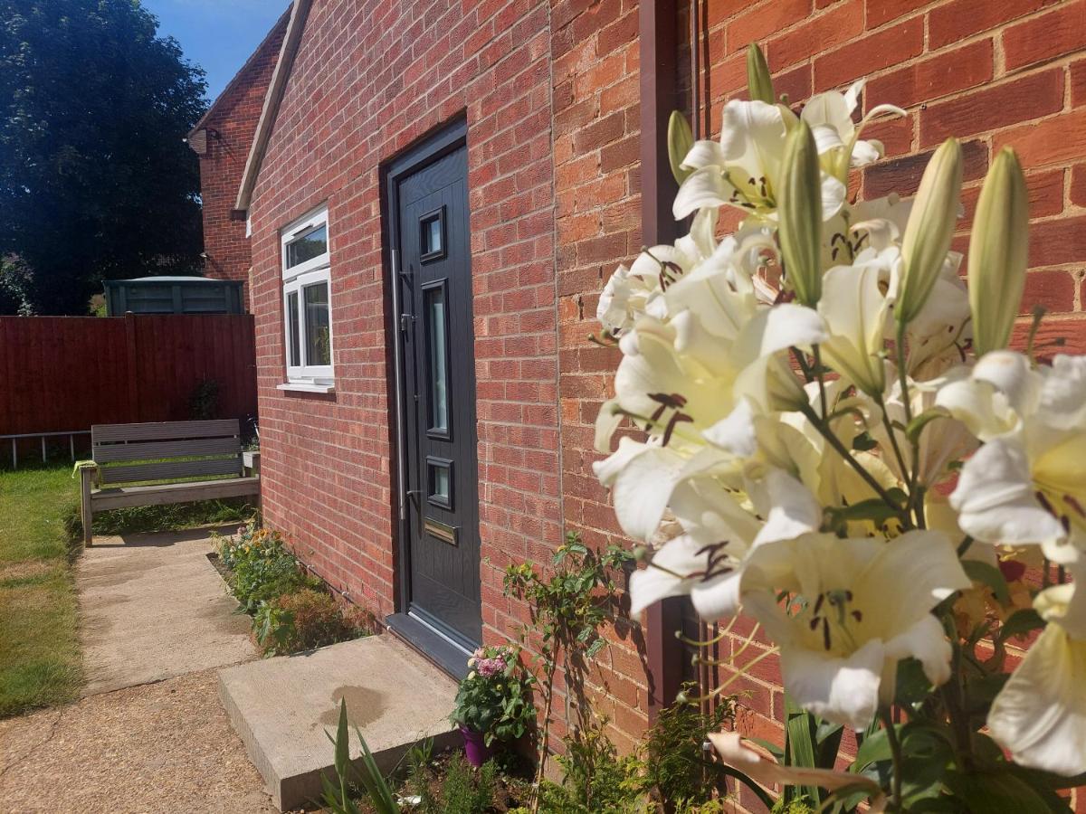 New, Stylish Studio Flat With Private Patio And Free On-Street Parking Check Out At 11Am Bournemouth Exteriér fotografie