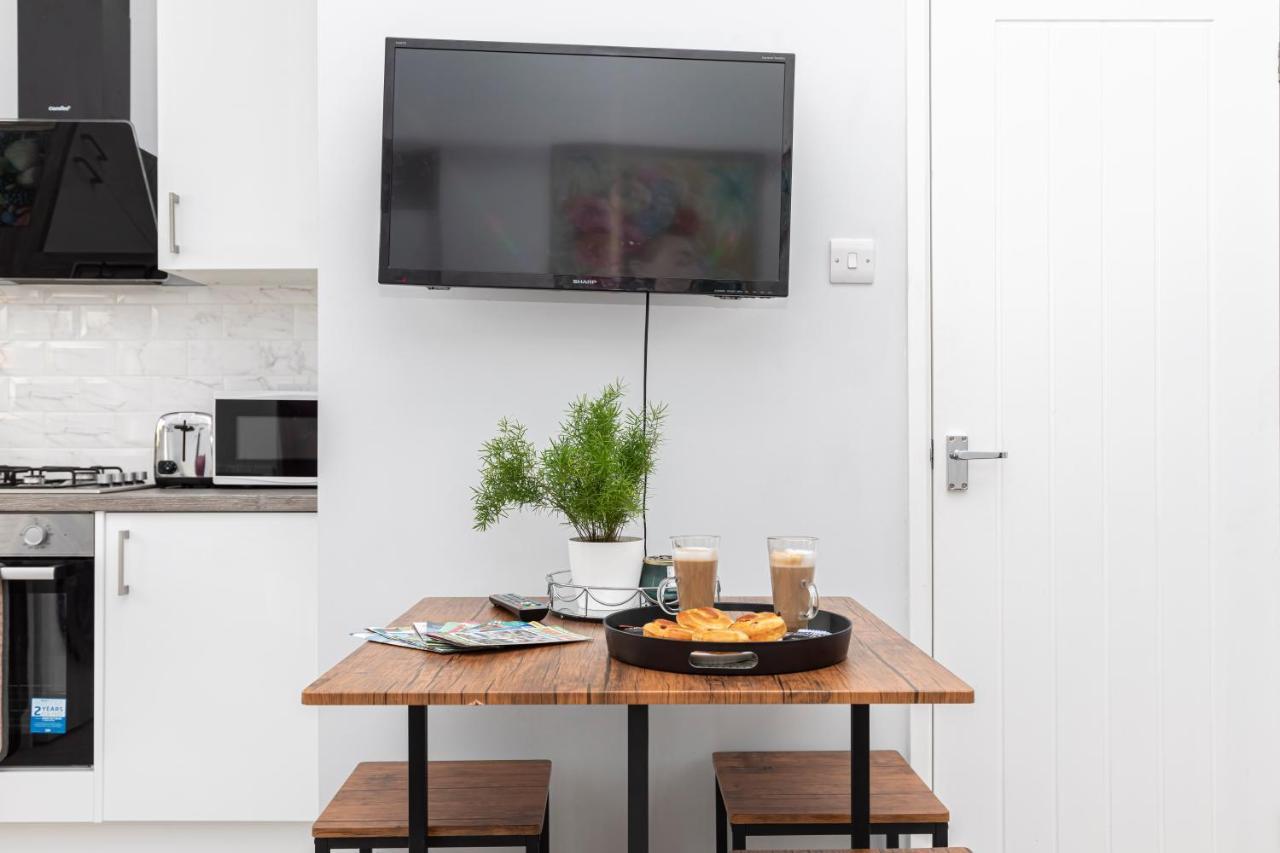 New, Stylish Studio Flat With Private Patio And Free On-Street Parking Check Out At 11Am Bournemouth Exteriér fotografie