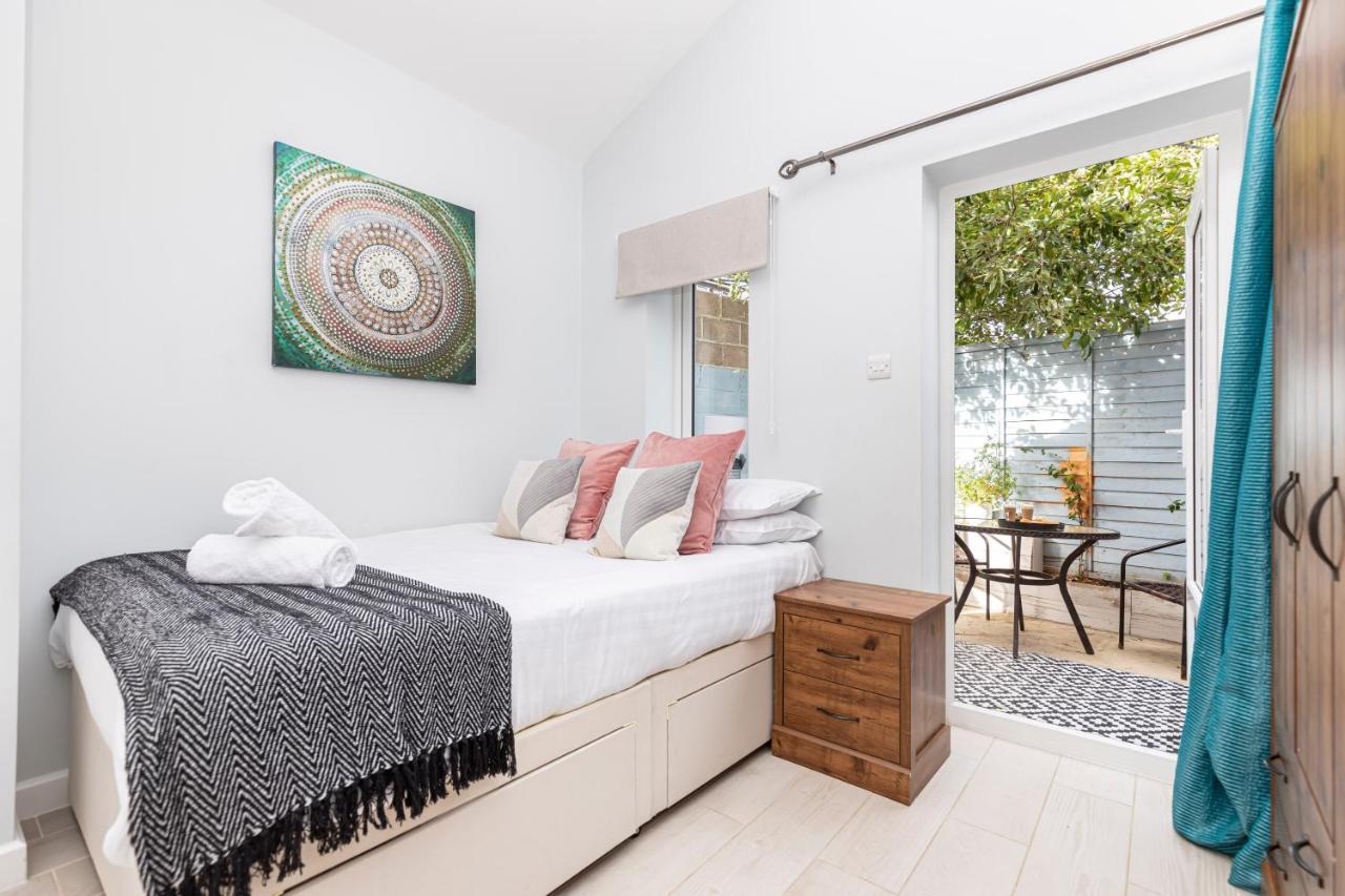New, Stylish Studio Flat With Private Patio And Free On-Street Parking Check Out At 11Am Bournemouth Exteriér fotografie