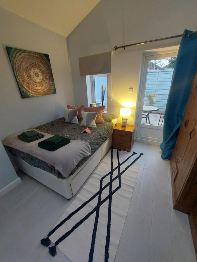 New, Stylish Studio Flat With Private Patio And Free On-Street Parking Check Out At 11Am Bournemouth Exteriér fotografie