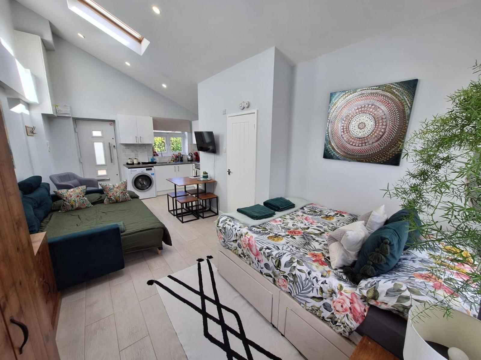 New, Stylish Studio Flat With Private Patio And Free On-Street Parking Check Out At 11Am Bournemouth Exteriér fotografie