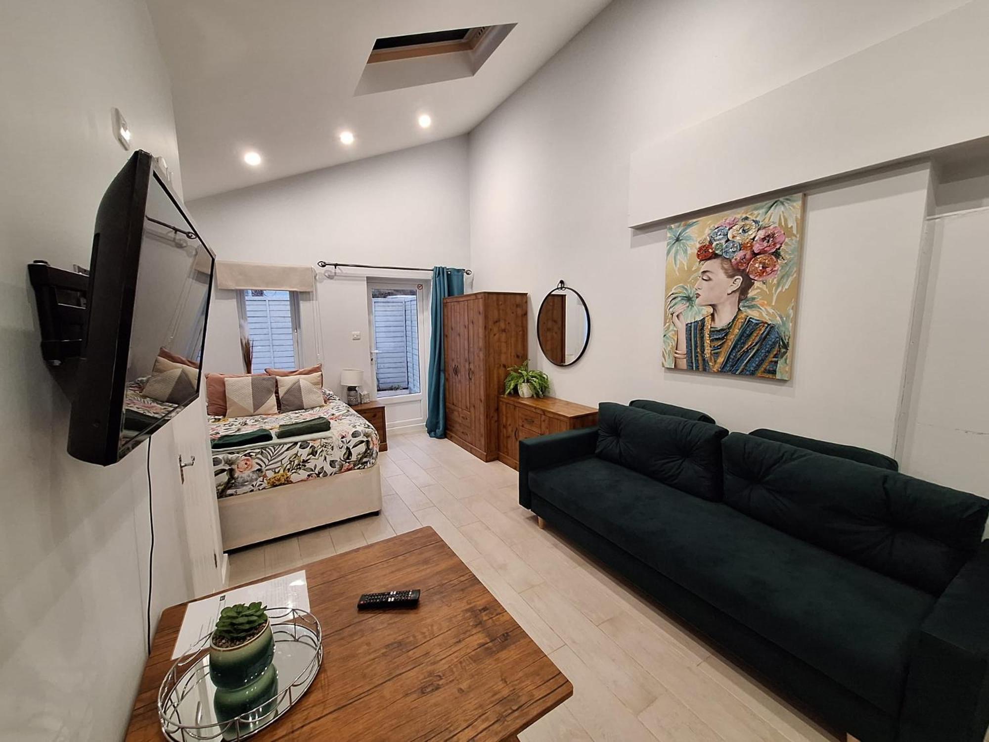 New, Stylish Studio Flat With Private Patio And Free On-Street Parking Check Out At 11Am Bournemouth Exteriér fotografie