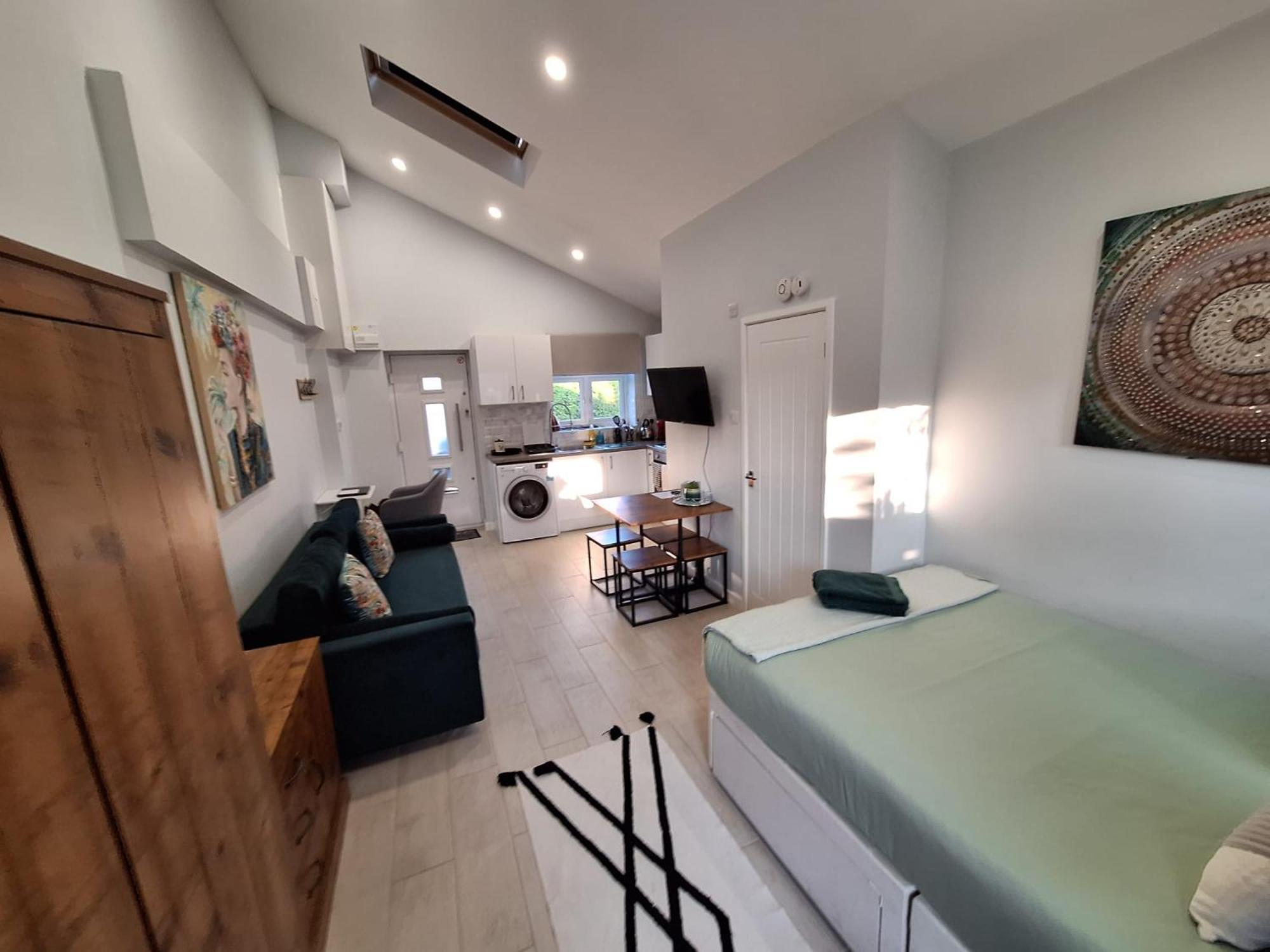 New, Stylish Studio Flat With Private Patio And Free On-Street Parking Check Out At 11Am Bournemouth Exteriér fotografie