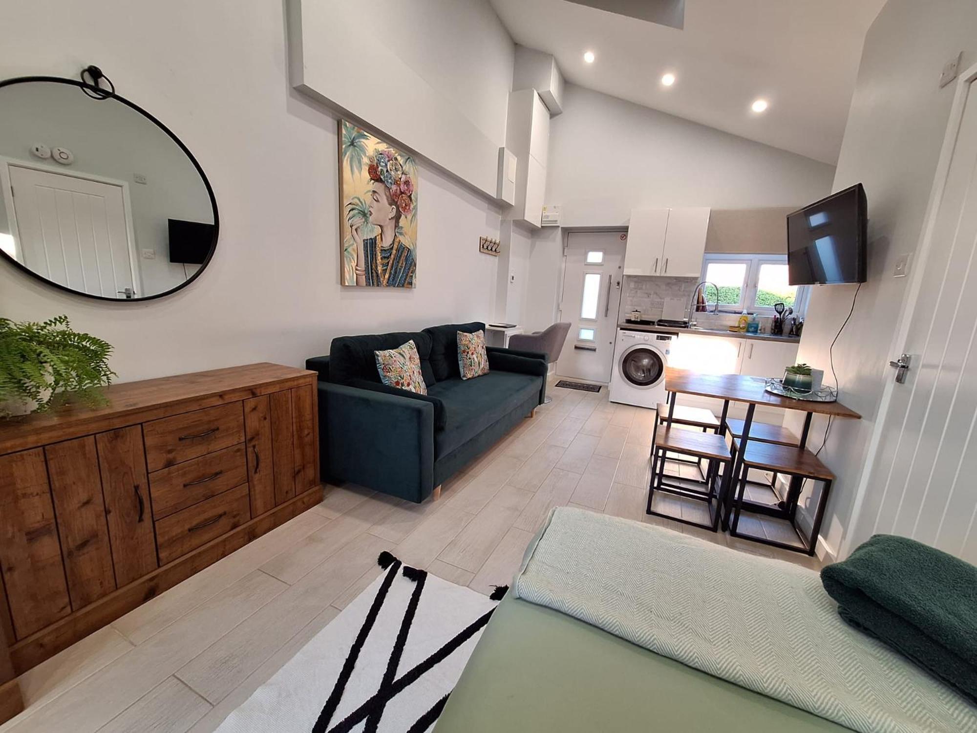 New, Stylish Studio Flat With Private Patio And Free On-Street Parking Check Out At 11Am Bournemouth Exteriér fotografie