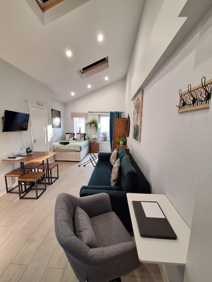 New, Stylish Studio Flat With Private Patio And Free On-Street Parking Check Out At 11Am Bournemouth Exteriér fotografie